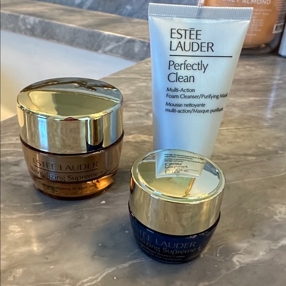 Estée Lauder - Picture 2 of 2